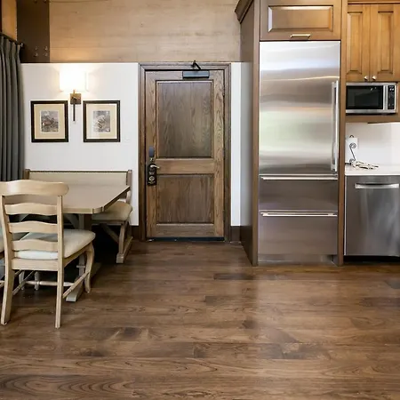 Sterling One Bedroom Suite In Great Location With Majestic Mountain Views Condo
